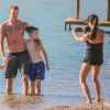 Exclusif - Victoria Beckham prend des photos de famille à la plage en Grèce le 4 juin 2016.