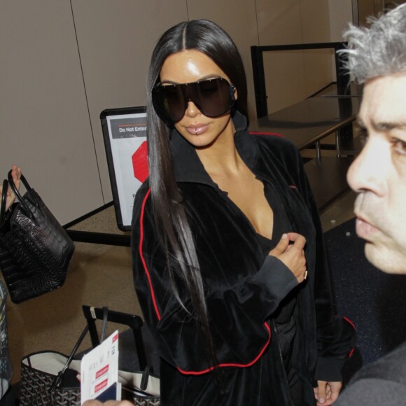 Kim Kardashian et Scott Disick vont prendre un avion à l'aéroport de Los Angeles le 12 janvier 2017