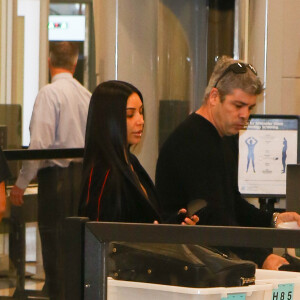 Kim Kardashian et Scott Disick arrivent à l'aéroport de Los Angeles le 11 janvier 2017.