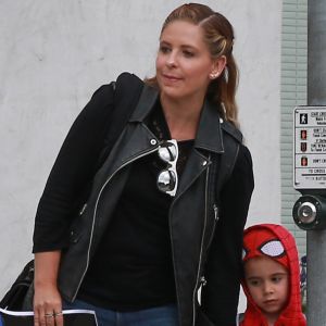 Exclusif - Sarah Michelle Gellar se balade avec son fils Rocky James Prinze et des amis dans les rues de Los Angeles. Le petit Rocky porte un sweat-shirt Spiderman. Le 13 septembre 2016