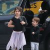 Sarah Michelle Gellar est allée chercher ses enfants Charlotte Prinze et Rocky Prinze à leur cours de danse à Los Angeles. Accompagnée de sa mère, elle emmène ses enfants visiter une caserne de pompiers. Le 14 mai 2016