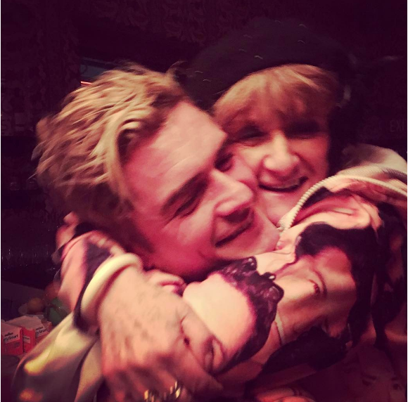 Katy Perry a organisé une fête d'anniversaire surprise pour son chéri Orlando Bloom, qui a retrouvé sa maman Sonia. Photo publiée sur Instagram le 16 janvier 2017