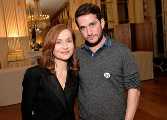 Exclusif - Isabelle Huppert et son fils Lorenzo Chammah - UniFrance décerne le "French Cinema Award" à Isabelle Huppert au ministère de la culture à Paris, France, le 16 janvier 2017. Le prix à été créé par UniFrance avec le soutien de la Cristallerie Saint-Louis pour distinguer 3 à 4 fois par an une personnalité, française ou étrangère de l'industrie cinématographique, ayant contribué par son action ou sa carrière au rayonnement du cinéma français dans le monde.© Veeren/Bestimage