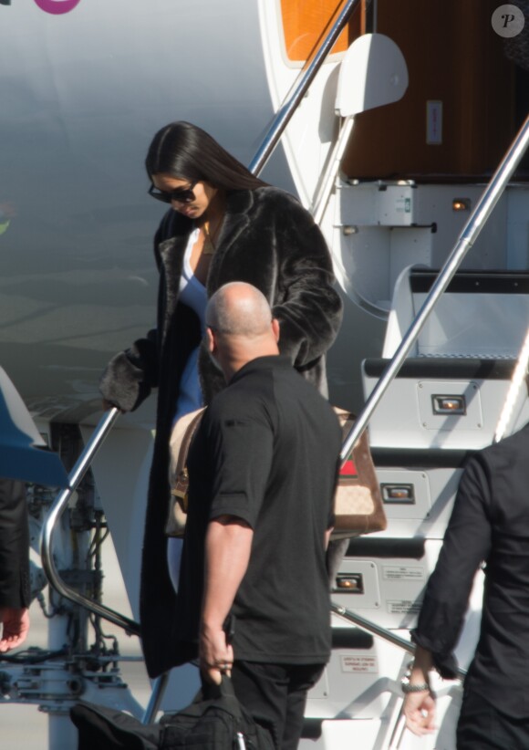 Kim Kardashian arrive en jet privé à Los Angeles le 17 janvier 2017
