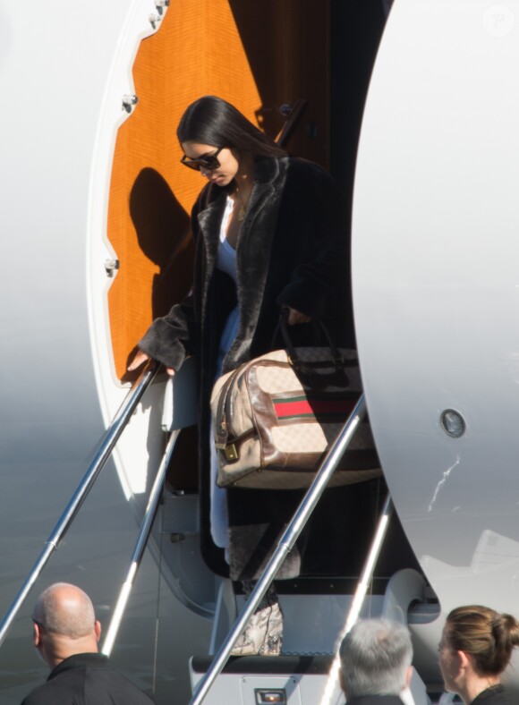 Kim Kardashian arrive en jet privé à Los Angeles le 17 janvier 2017
