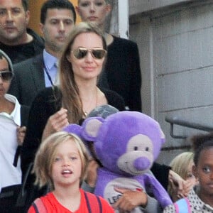 Angelina Jolie avec ses enfants Maddox, Zahara, Pax, Shiloh, Knox & Vivienne à Sydney, le 5 septembre 2013.