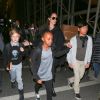 Angelina Jolie avec Shiloh Nouvel Jolie-Pitt, Zahara Marley Jolie-Pitt, Pax Thien Jolie-Pitt, au LAX en mars 2016