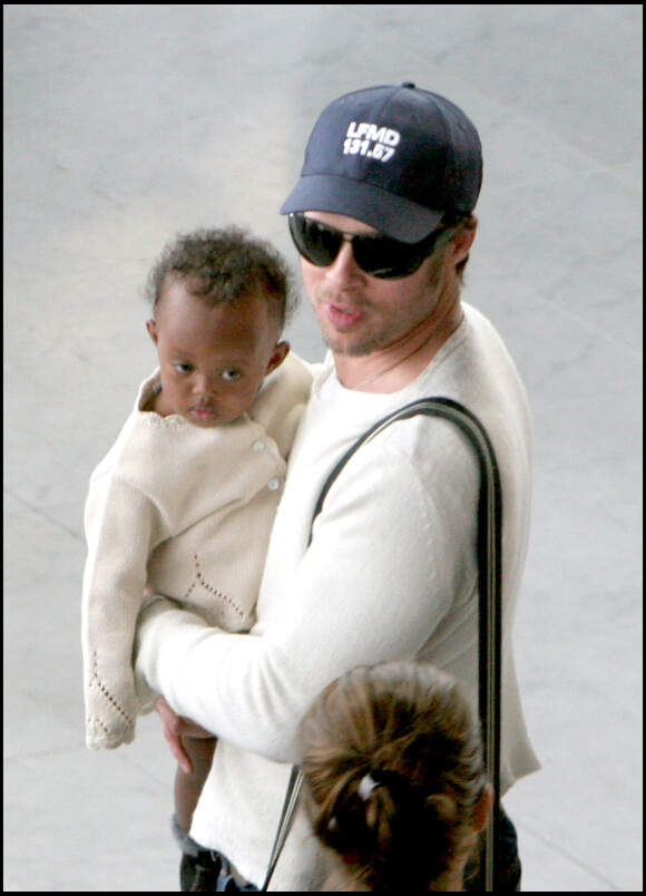 Brad Pitt avec Zahara à Nice en mars 2006.