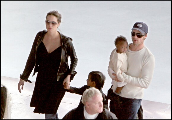 Brad Pitt et Angelina Jolie avec Zahara à Nice en mars 2006.