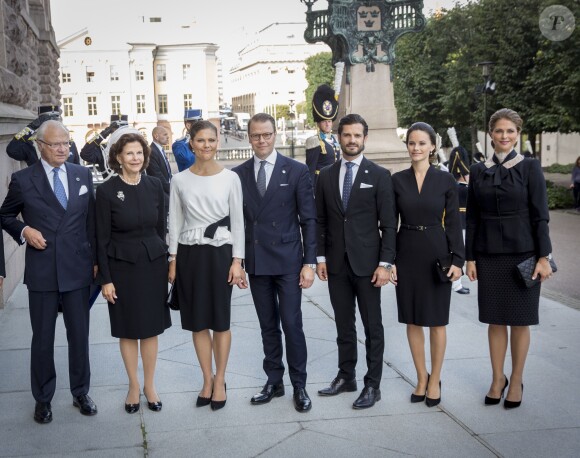 Le roi Carl XVI Gustaf de Suède, la reine Silvia, la princesse Victoria, le prince Daniel, le prince Carl Philip, la princesse Sofia et la princesse Madeleine à la session d'ouverture du Parlement à Stockholm le 13 septembre 2016