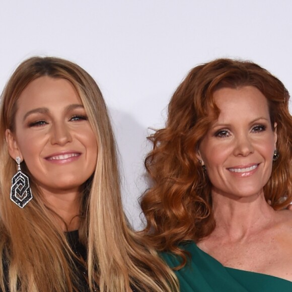 Blake Lively et sa soeur Robyn à la soirée des People's Choice awards à Los Angeles, le 18 janvier 2017.