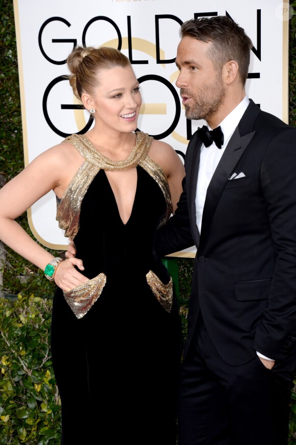 Blake Lively et son mari Ryan Reynolds à la cérémonie des Golden Globes, à Los Angeles, le 8 janvier 2017.