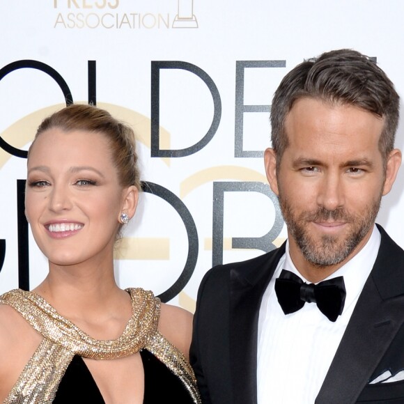 Blake Lively et son mari Ryan Reynolds à la cérémonie des Golden Globes, à Los Angeles, le 8 janvier 2017.