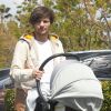 Exclusif - Louis Tomlinson, du groupe One Direction, et sa compagne Danielle Campbell ont passé l'après-midi avec le bébé de ce dernier, Freddie, né le 21 janvier 2016. L'artiste était en compagnie de sa mère Jay Deakin et de ses frères et soeurs, les jumeaux Doris et Ernest. Le 30 mars 2016 © CPA / Bestimag