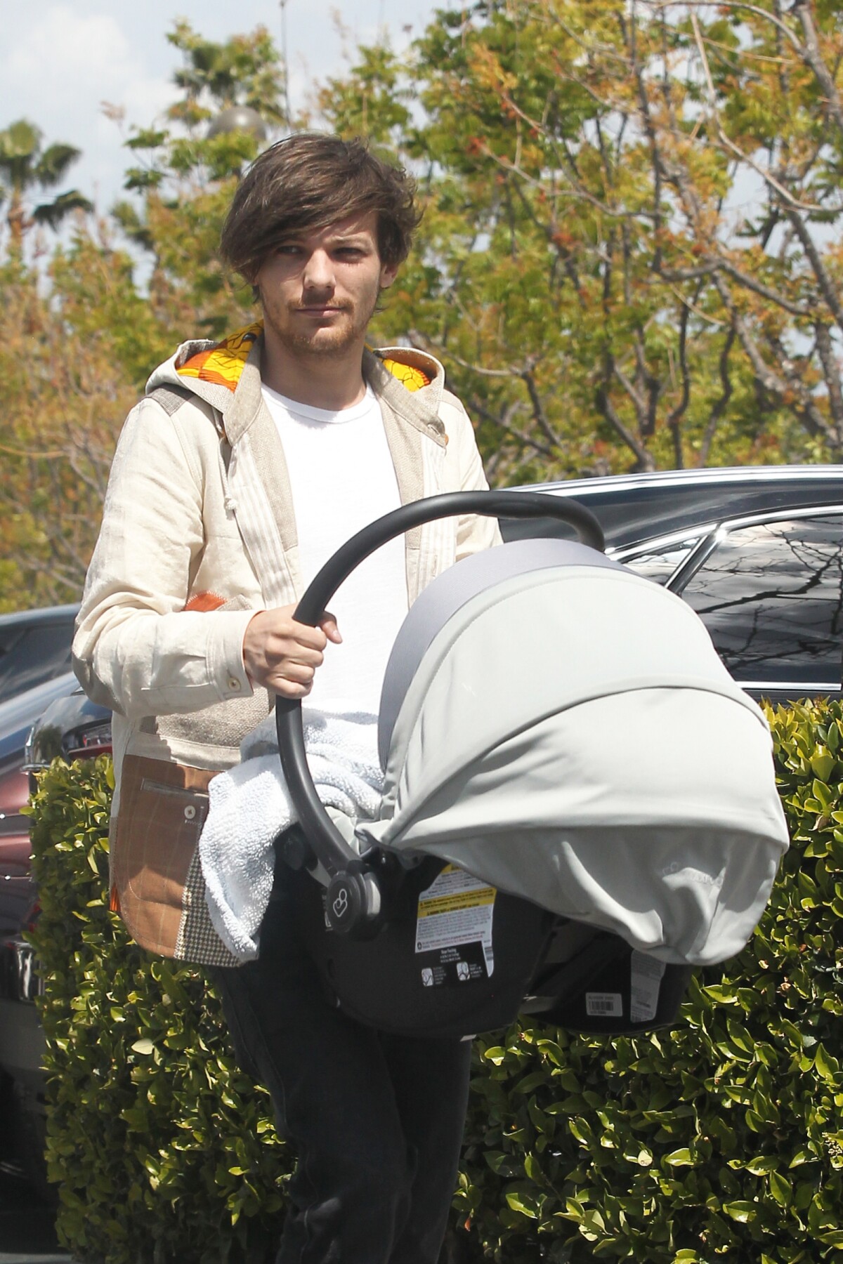 Photo Exclusif Louis Tomlinson, du groupe One Direction, et sa compagne Danielle Campbell