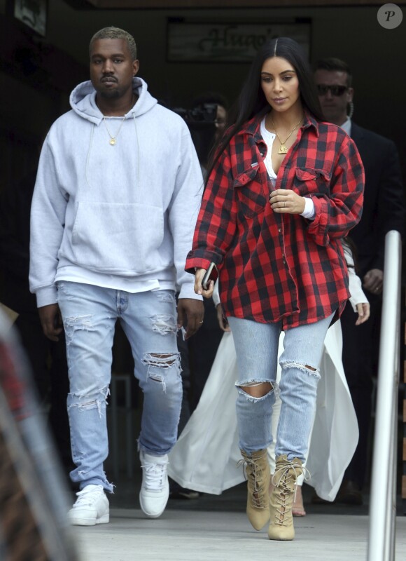 Kim Kardashian et Kanye West retrouvent Kourtney Kardashian pour déjeuner à Calabasas, le 18 janvier 2017