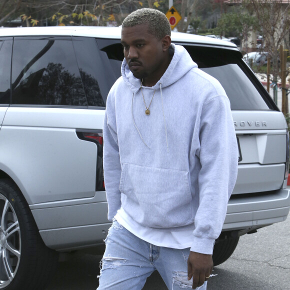 Kim Kardashian et Kanye West retrouvent Kourtney Kardashian pour déjeuner à Calabasas, le 18 janvier 2017