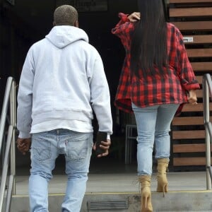 Kim Kardashian et Kanye West retrouvent Kourtney Kardashian pour déjeuner à Calabasas, le 18 janvier 2017