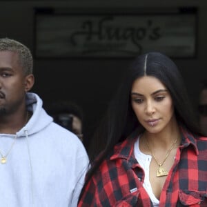 Kim Kardashian et Kanye West retrouvent Kourtney Kardashian pour déjeuner à Calabasas, le 18 janvier 2017