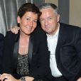 Jean-Marie Messier et sa femme posent à Paris le 15 avril 2012.