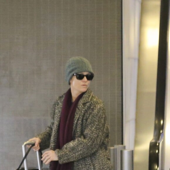 Vanessa Paradis, sa fille Lily-Rose Depp, et Monica Bellucci, arrivées de Los Angeles, le 11 janvier, à l'aéroport de Roissy.