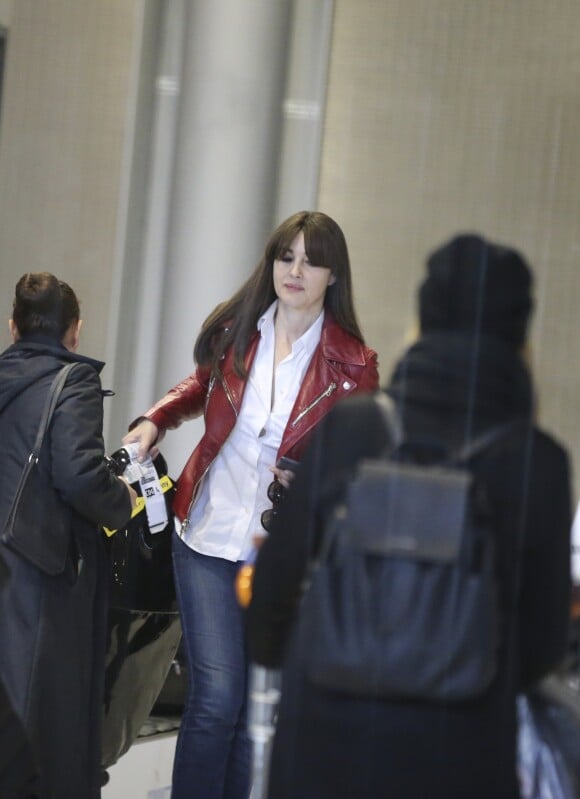 Monica Bellucci, arrivée de Los Angeles, le 11 janvier, à l'aéroport de Roissy.