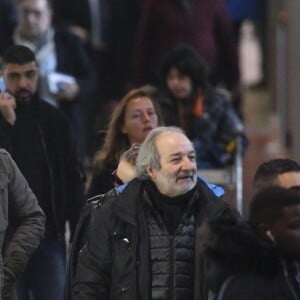 Vanessa Paradis, sa fille Lily-Rose Depp, et Monica Bellucci, arrivées de Los Angeles, le 11 janvier, à l'aéroport de Roissy.