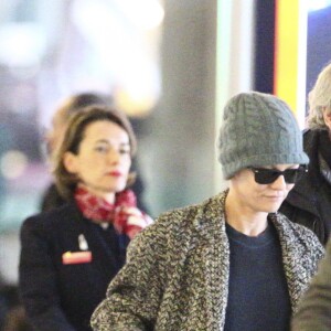 Vanessa Paradis, sa fille Lily-Rose Depp, et Monica Bellucci, arrivées de Los Angeles, le 11 janvier, à l'aéroport de Roissy.