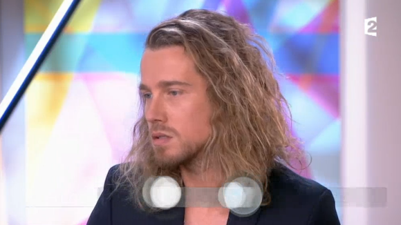 Julien Doré dans l'émission "Thé ou Café" diffusée sur France 2 le 21 janvier 2017