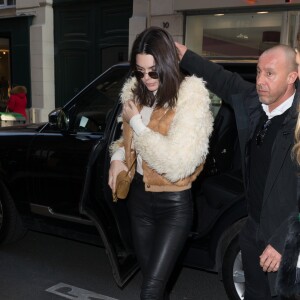 Exclusif - Kendall Jenner arrive au défilé Givenchy pendant la fashion week à Paris le 20 janvier 2017. © Agence / Bestimage