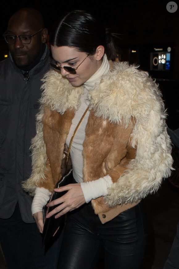 Kendall Jenner arrive à l'hôtel Four Seasons George V à Paris, le 20 janvier 2017, après le défilé de mode "Givenchy", collection Hommes Automne-Hiver 2017/2018.