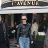 Bella Hadid à la sortie du restaurant L'Avenue lors de la fashion week à Paris, le 21 janvier 2017.