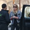 Exclusif - Amber Heard est allée diner et se balade avec des amis à Los Angeles. Amber vient juste de finaliser son divorce avec l'acteur Johnny Depp. Très souriante, elle plaisante et s’amuse avec ses amies. Le 14 janvier 2017