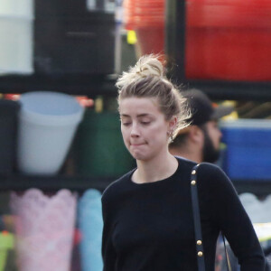 Amber Heard et sa soeur Whitney vont faire des courses chez "99 Cents" à Los Angeles, le 18 Janvier 2017. © CPA/Bestimage