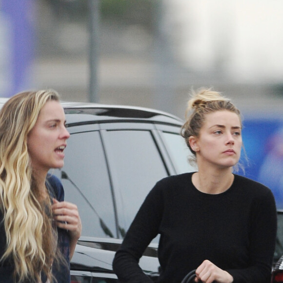 Amber Heard et sa soeur Whitney vont faire des courses chez "99 Cents" à Los Angeles, le 18 Janvier 2017. © CPA/Bestimage