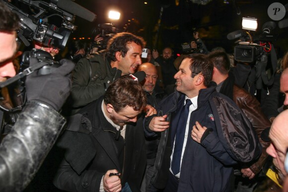 Cyrille Eldin et Benoît Hamon - Benoit Hamon, ancien ministre de l'Education et candidat aux primaires de gauche, prononce un discours au siège de sa campagne sur la péniche Le Quai à Paris, France, le 22 janvier 2017. Après le premier tour de la primaire de gauche pour l'élection présidentielle française de 2017, Benoît Hamon est arrivé en tête des primaires présidentielles des socialistes français et affrontera l'ancien Premier ministre Manuel Valls le 29 janvier. Hamon 36% et Emmanuel Valls 31%. © Agence/Bestimage