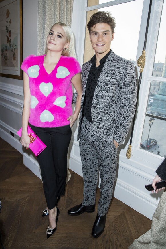 Pixie Lott et son fiancé Oliver Cheshire - Défilé Schiaparelli, collection Haute Couture printemps-été 2017 à Paris. Le 23 janvier 2017.  © Olivier Borde / Bestimage