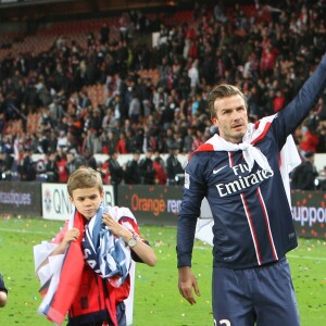 David Beckham et ses enfants Brooklyn, Romeo et Cruz - Le PSG celebre son titre de champion de la ligue a l'issue de son match contre Brest au Parc des Princes a Paris le 18 mai 2013.