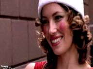 VIDEO : La bombe Jessica Biel déguisée en elfe... dévalise et braque les passants pour Noël !