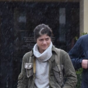 Exclusif - Selma Blair se promène sous la pluie avec son fils Arthur Bleick et son nouveau compagnon dans les rues de Woodland Hills, le 22 janvier 2017