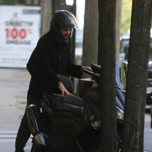 Exclusif - Cyril Lignac avec son scooter TMAX à Paris, le 2 octobre 2016.