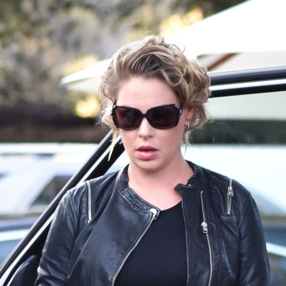 Katherine Heigl enceinte est allée diner pour Thanksgiving avec son mari Josh Kelley et ses filles Nancy et Adalaide à Malibu, le 24 novembre 2016
