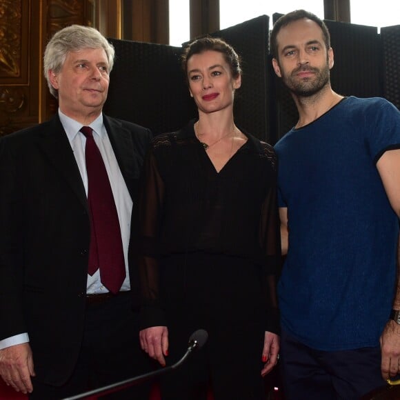 Stéphane Lissner (le directeur de l'Opéra de Paris), Benjamin Millepied (directeur de la danse à l'Opéra de Pari) et Aurélie Dupont (la nouvelle directrice de la danse à l'Opéra de Paris) lors de la conférence de presse à l'Opéra de Paris, le 4 février 2016.