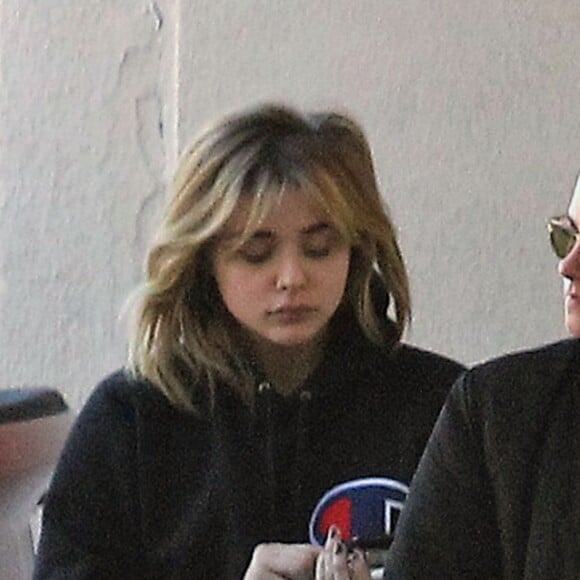 Kristen Stewart et Chloë Grace Moretz sont allées faire du shopping au AT&T store à Loz Feliz, le 26 janvier 2017