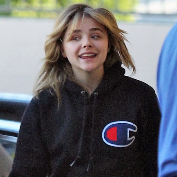 Kristen Stewart et Chloë Grace Moretz sont allées faire du shopping au AT&T store à Loz Feliz, le 26 janvier 2017
