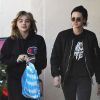 Kristen Stewart et Chloë Grace Moretz sont allées faire du shopping au AT&T store à Loz Feliz, le 26 janvier 2017