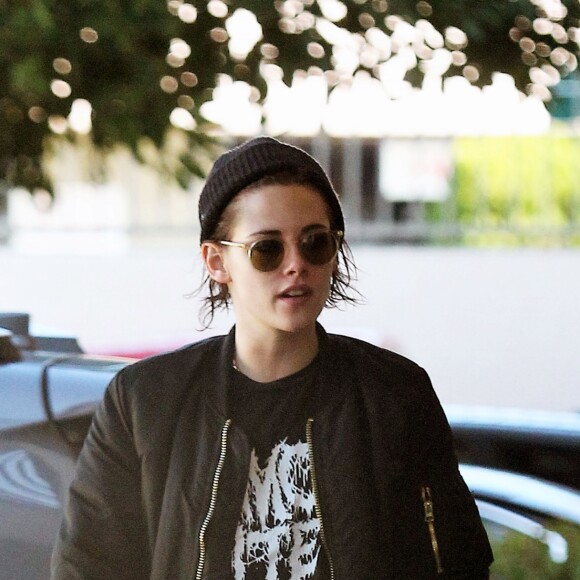 Kristen Stewart et Chloë Grace Moretz sont allées faire du shopping au AT&T store à Loz Feliz, le 26 janvier 2017