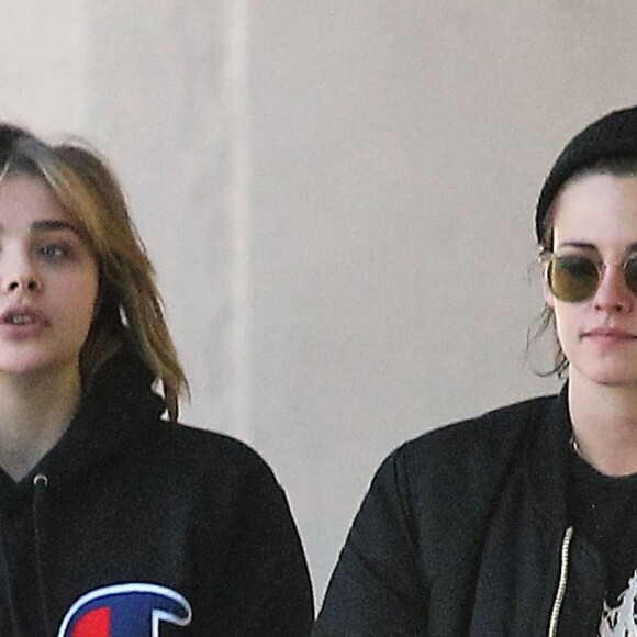 Kristen Stewart et Chloë Grace Moretz sont allées faire du shopping au AT&T store à Loz Feliz, le 26 janvier 2017