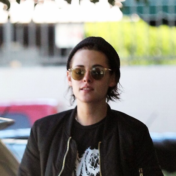 Kristen Stewart et Chloë Grace Moretz sont allées faire du shopping au AT&T store à Loz Feliz, le 26 janvier 2017 