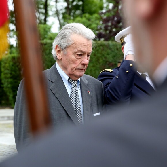 Alain Delon participe aux commémorations du 76e anniversaire de l'Appel du 18 juin prononcé par le Général de Gaulle en 1940 à Colombey-les-deux-Eglises, le 18 Juin 2016. © Dominique Jacovides/Bestimage